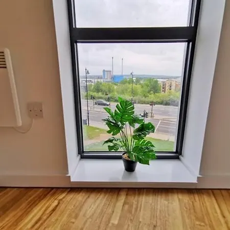Apartment 2 Bed 2 Baths Near The Armouries Leeds