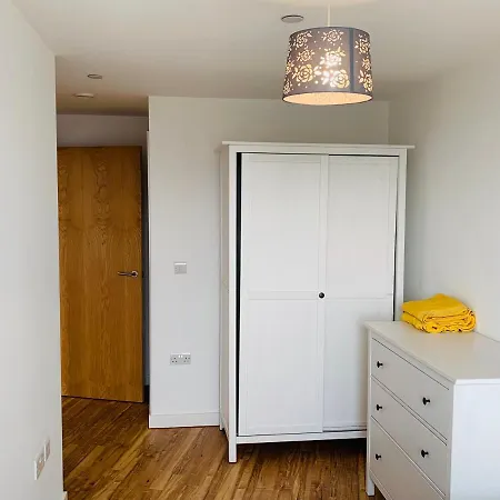 2 Bed 2 Baths Near The Armouries Leeds Apartment Leeds (West Yorkshire)