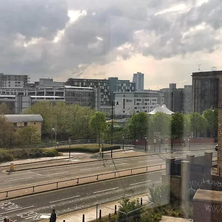 2 Bed 2 Baths Near The Armouries Leeds Apartment Leeds (West Yorkshire)