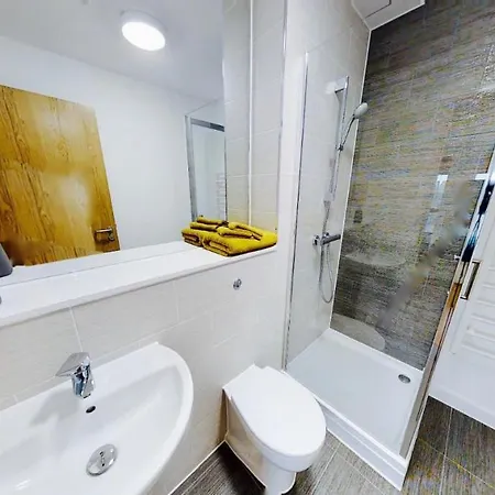 Apartment 2 Bed 2 Baths Near The Armouries Leeds *