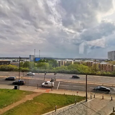 2 Bed 2 Baths Near The Armouries Leeds Apartment Leeds (West Yorkshire)