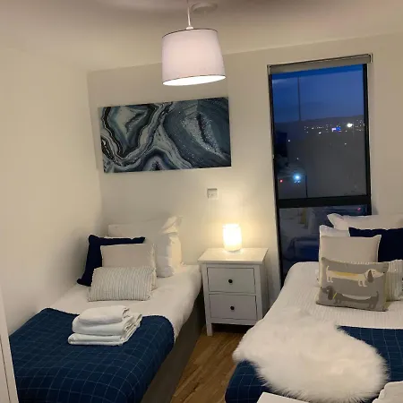 2 Bed 2 Baths Near The Armouries Leeds