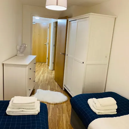 2 Bed 2 Baths Near The Armouries Leeds *